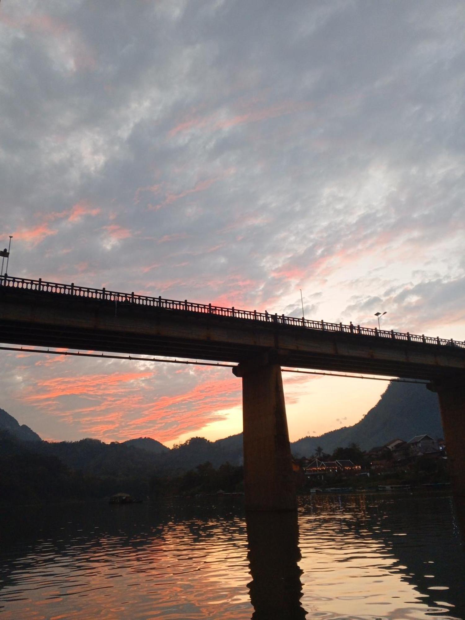 Cam U View Bungalow Hotel Nong Khiaw Luaran gambar